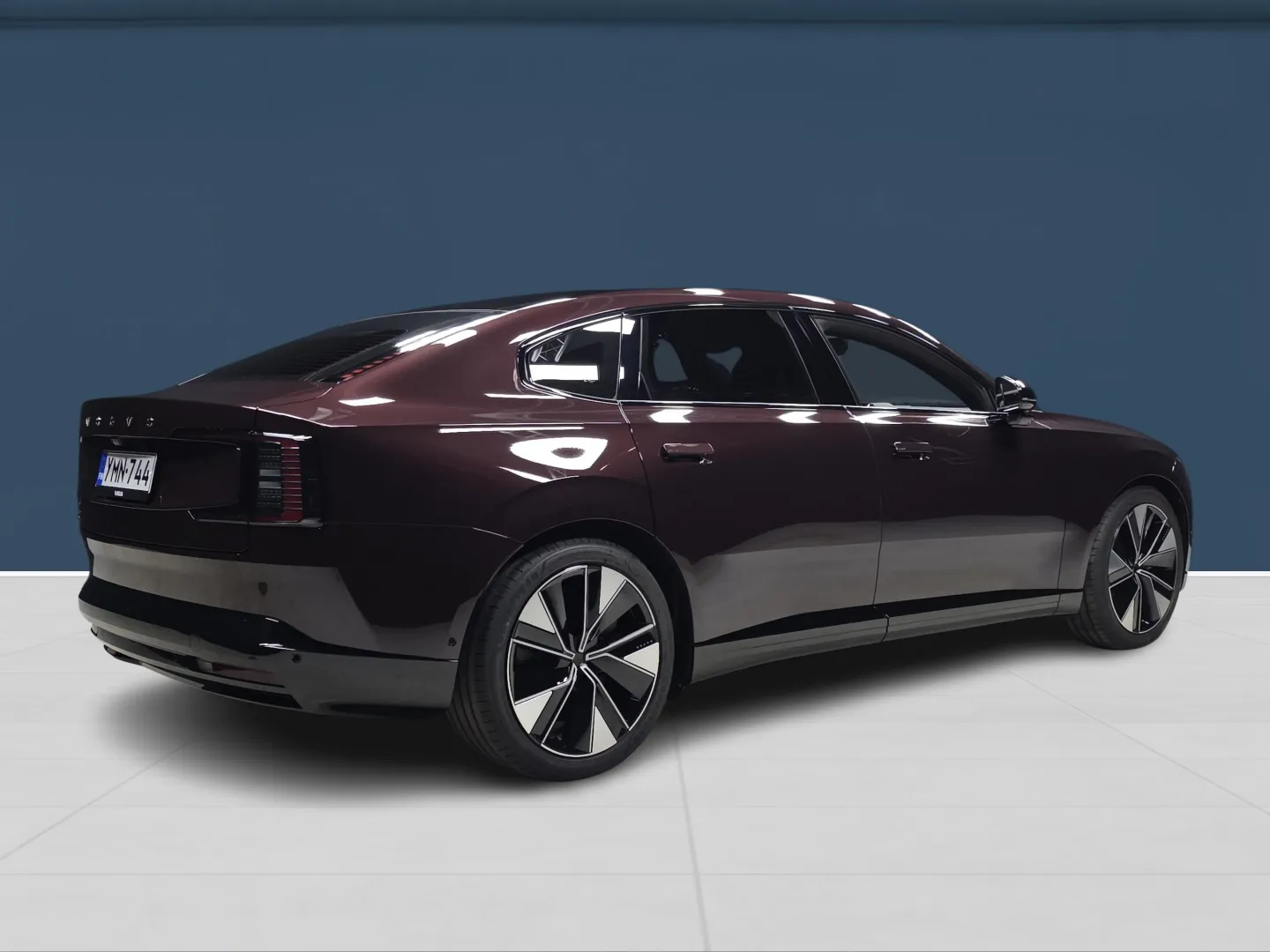 Autokuva 4 - YMN-744