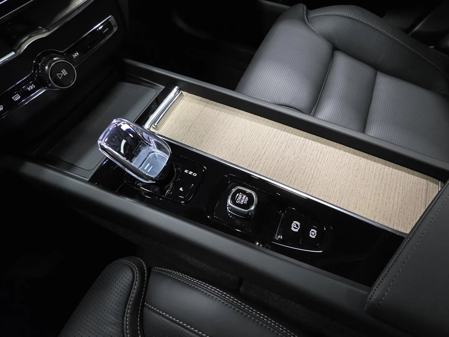 Autokuva 13 - YMN-757