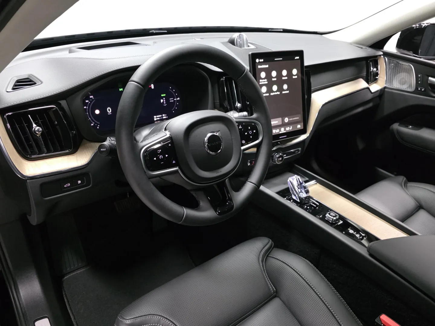 Autokuva 8 - YMN-757