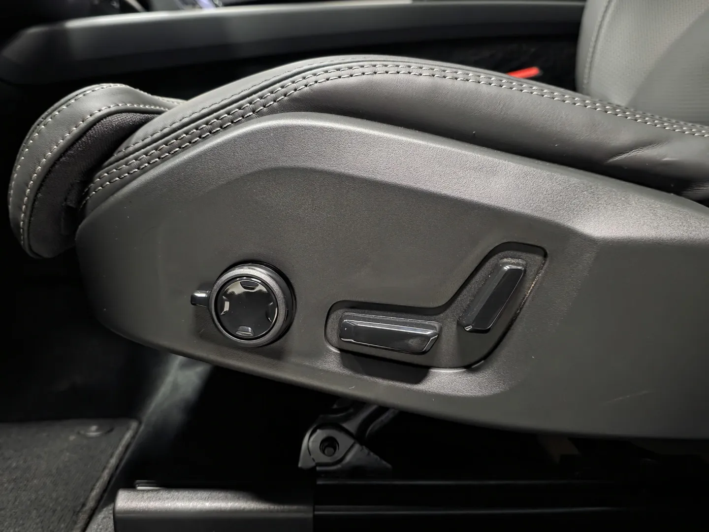 Autokuva 15 - YMN-757