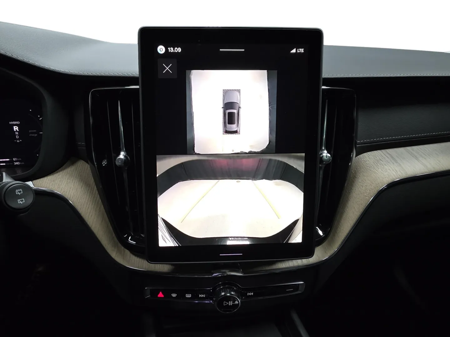 Autokuva 12 - YMN-757