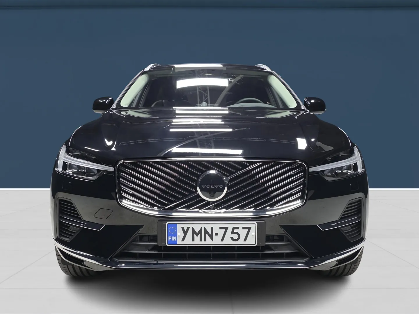 Autokuva 2 - YMN-757