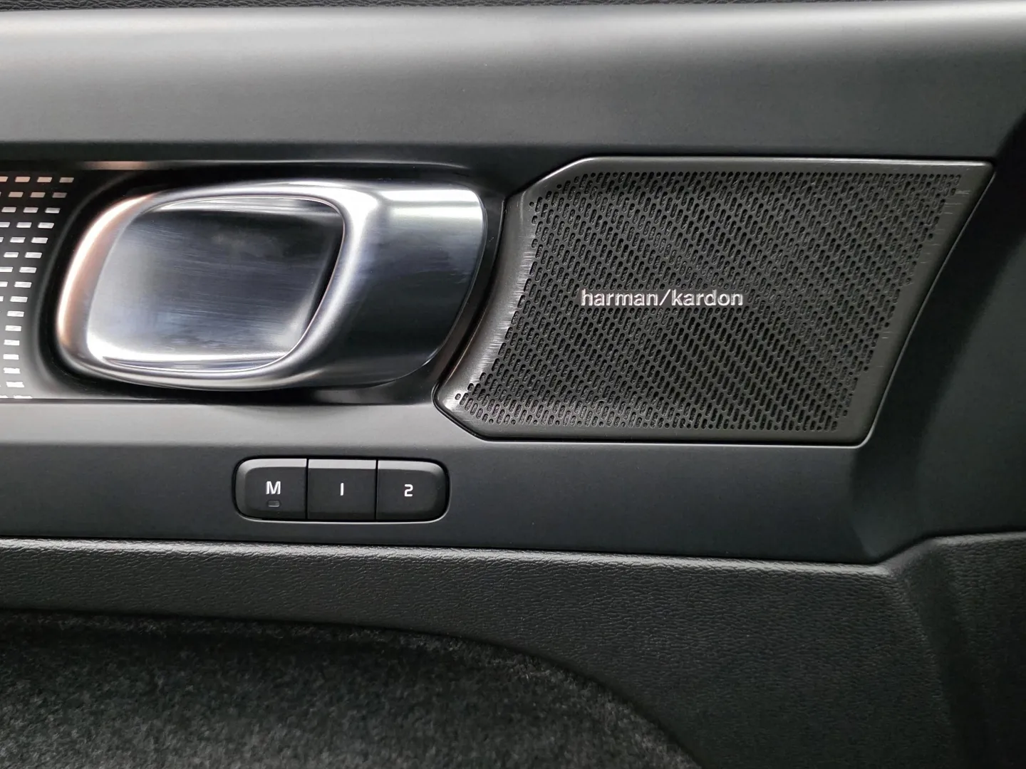 Autokuva 14 - YMO-654