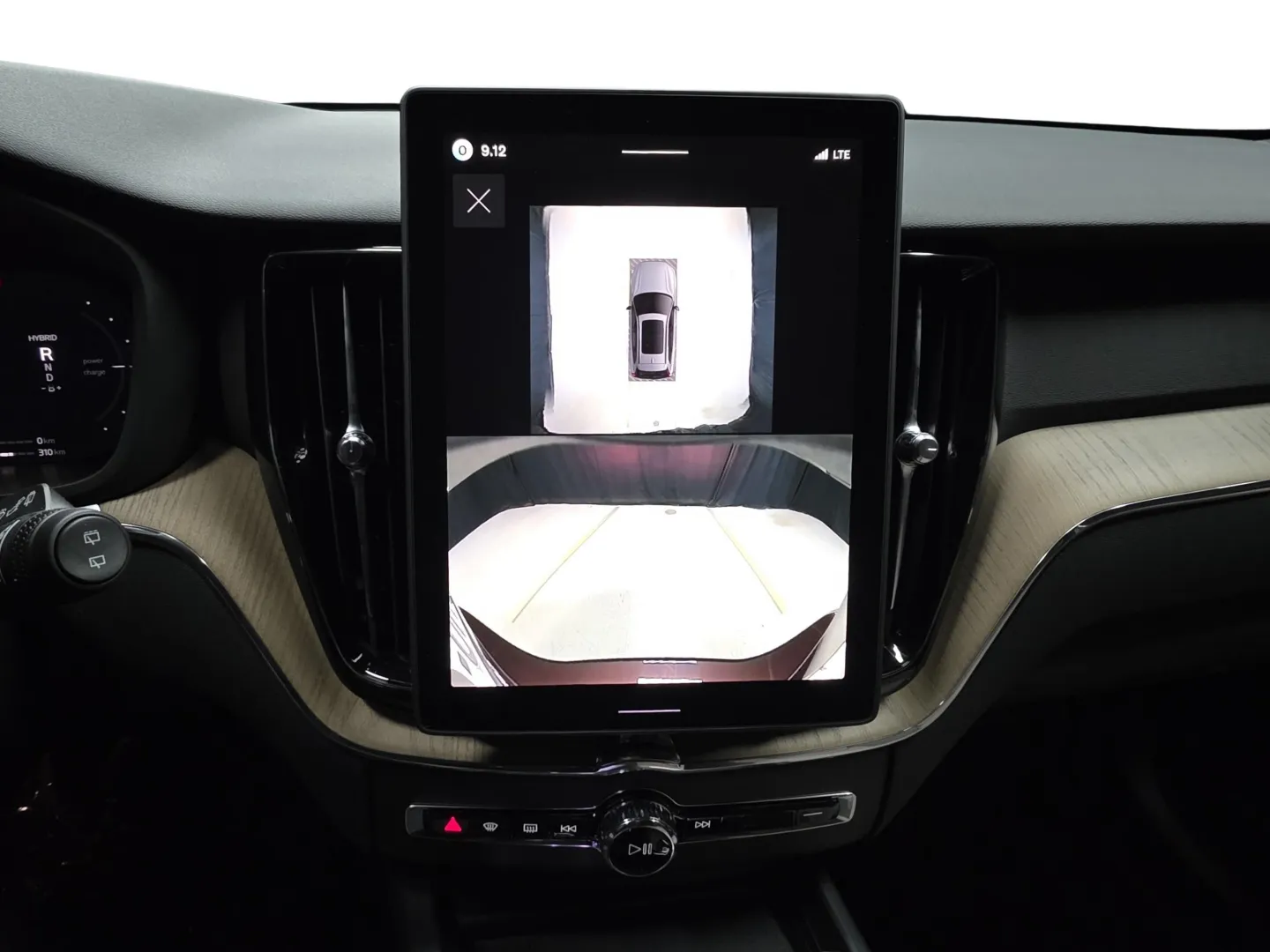 Autokuva 12 - YMO-657