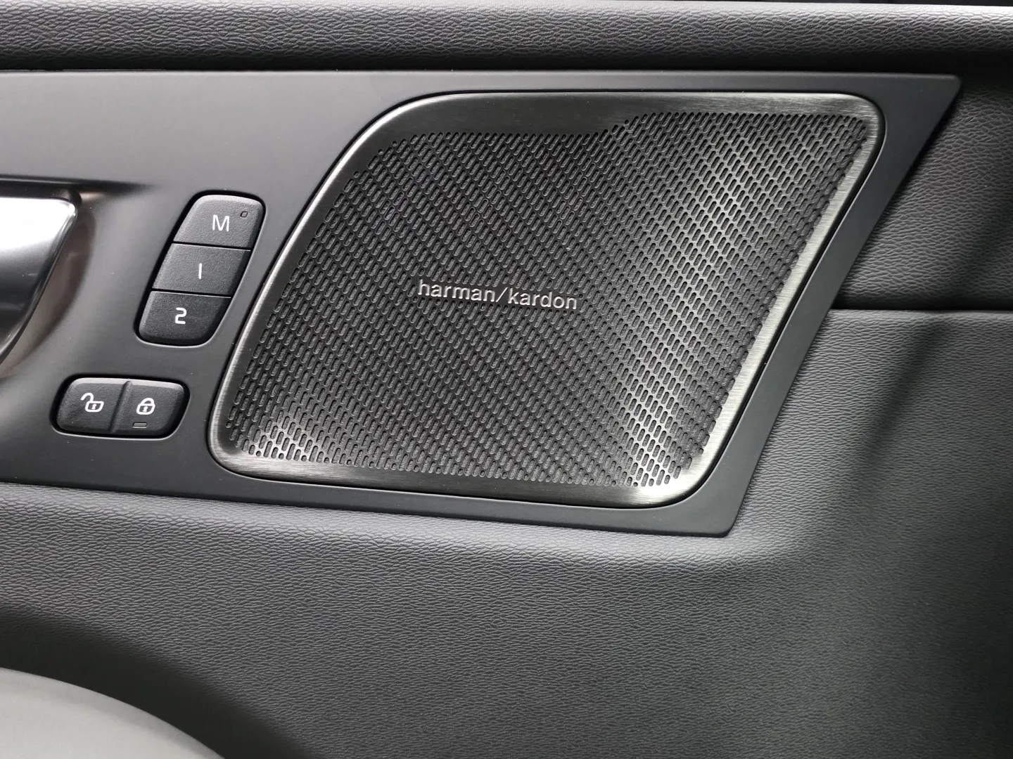 Autokuva 14 - YMO-657