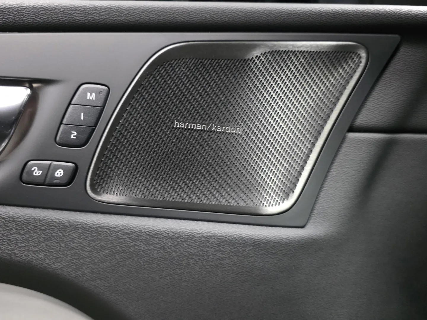 Autokuva 14 - YMO-669