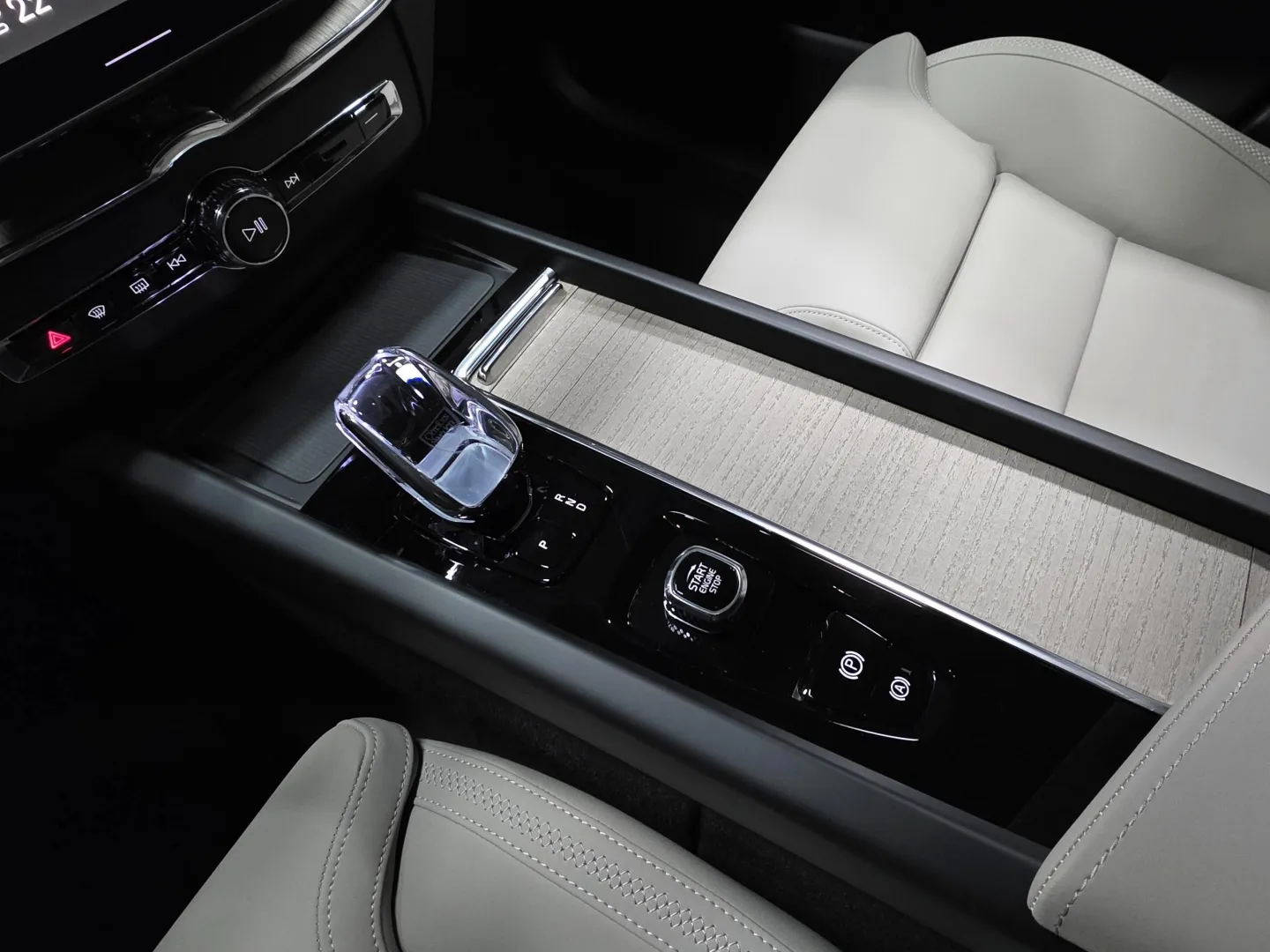 Autokuva 13 - YMO-669