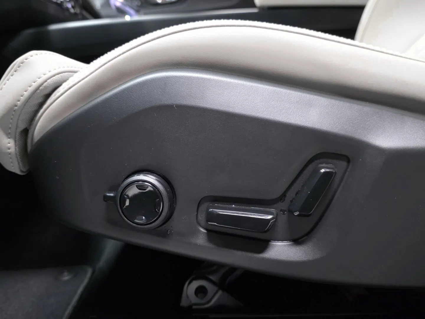 Autokuva 15 - YMO-669