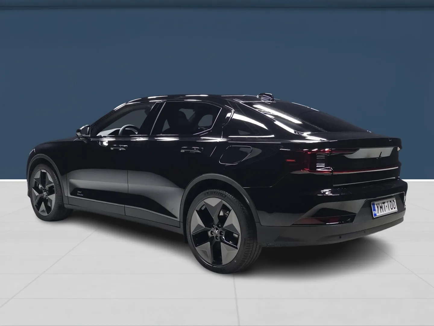 Autokuva 6 - YMT-100
