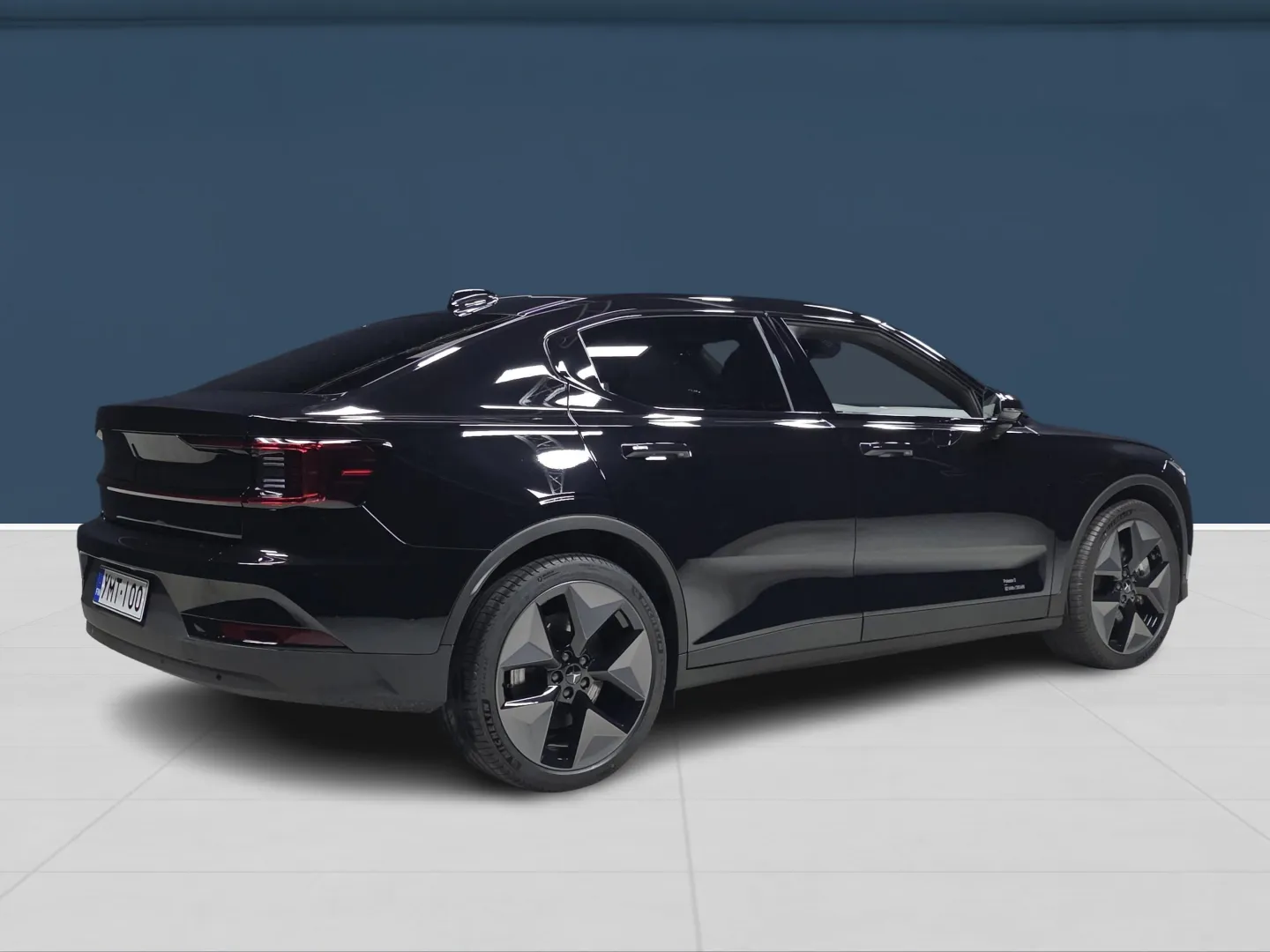 Autokuva 4 - YMT-100
