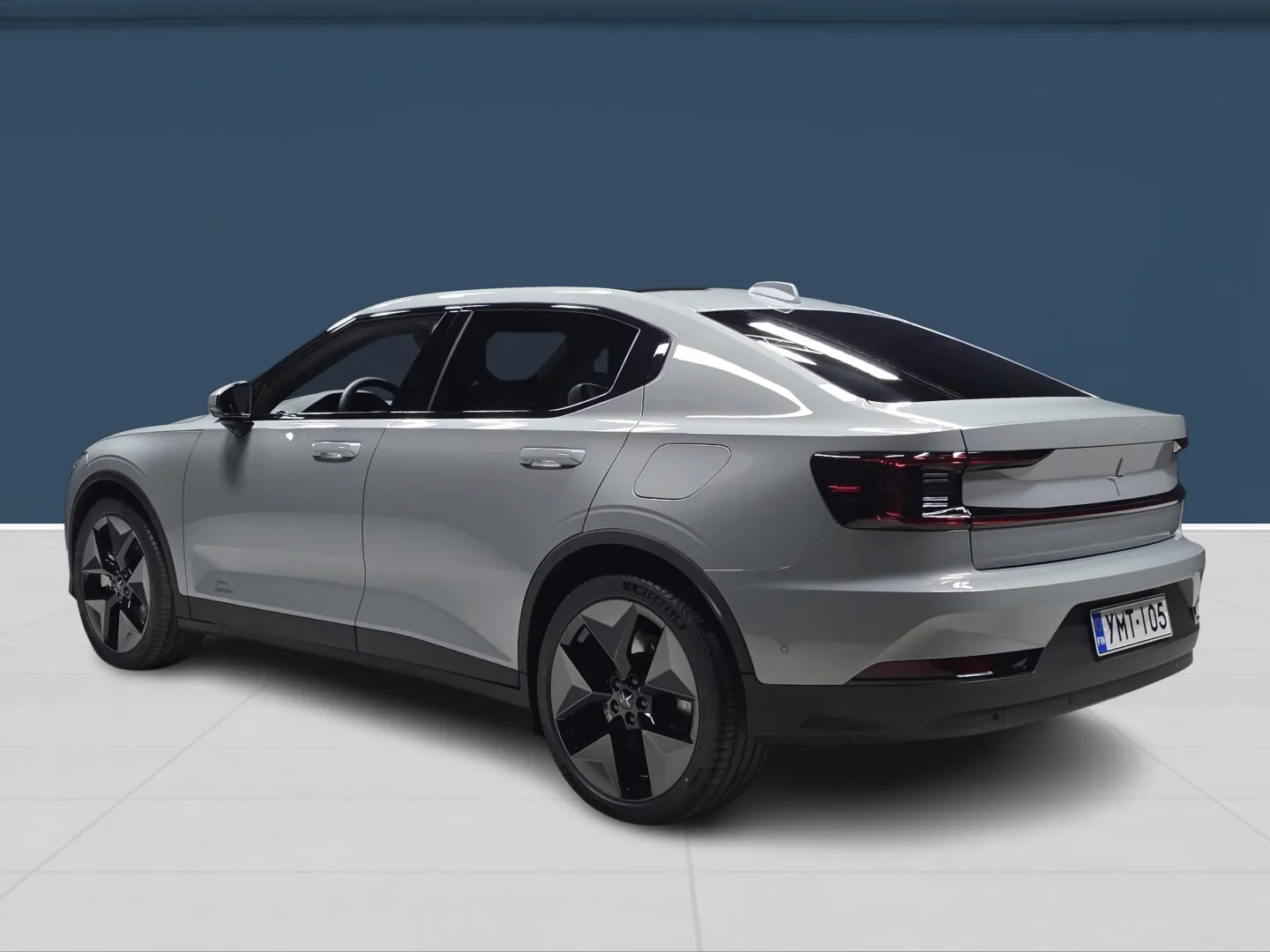 Autokuva 6 - YMT-105