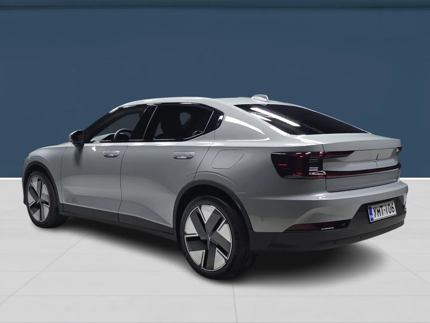 Autokuva 6 - YMT-106