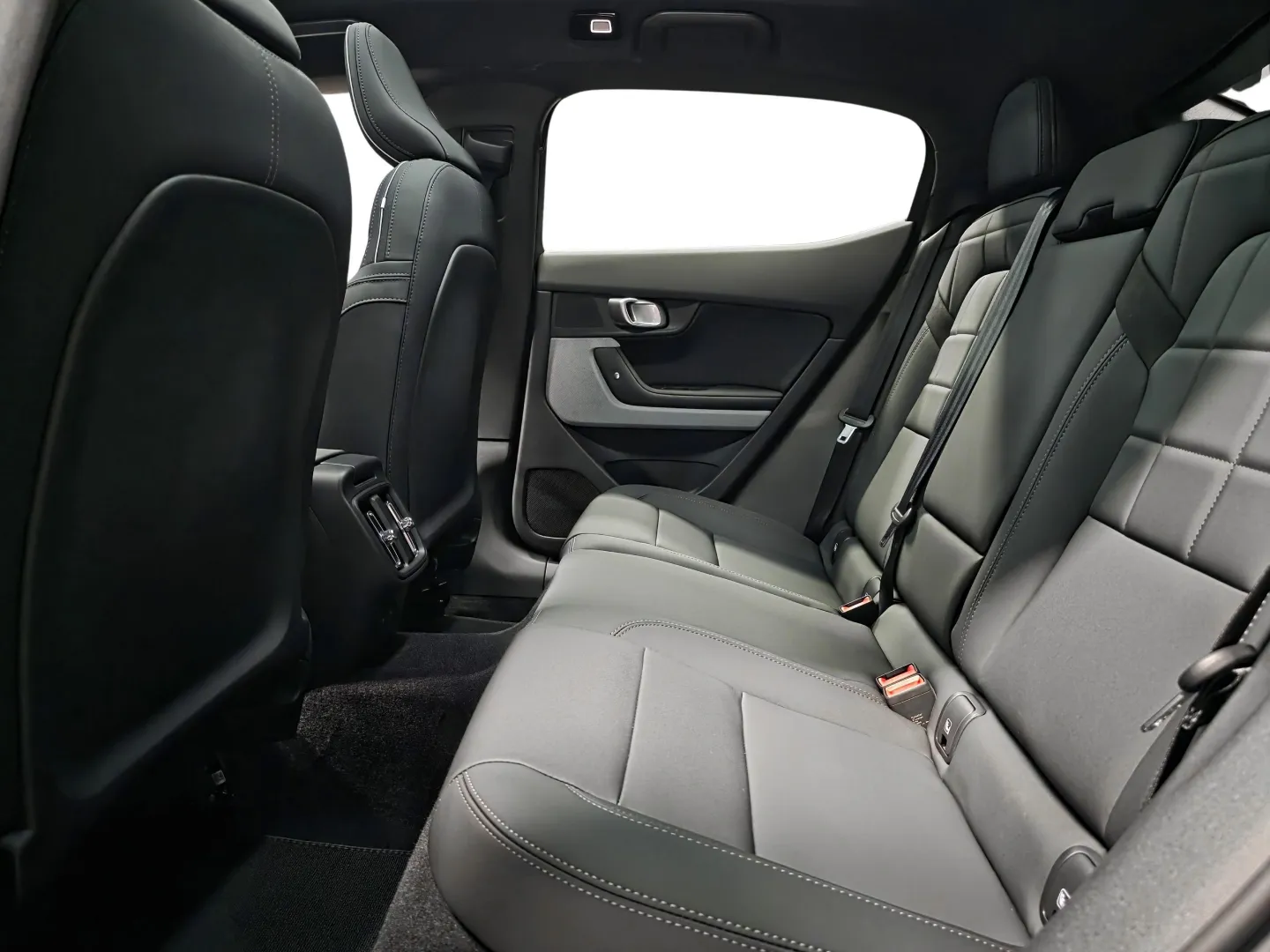 Autokuva 9 - YMT-107