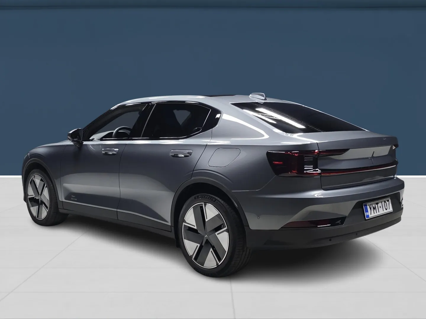 Autokuva 6 - YMT-107