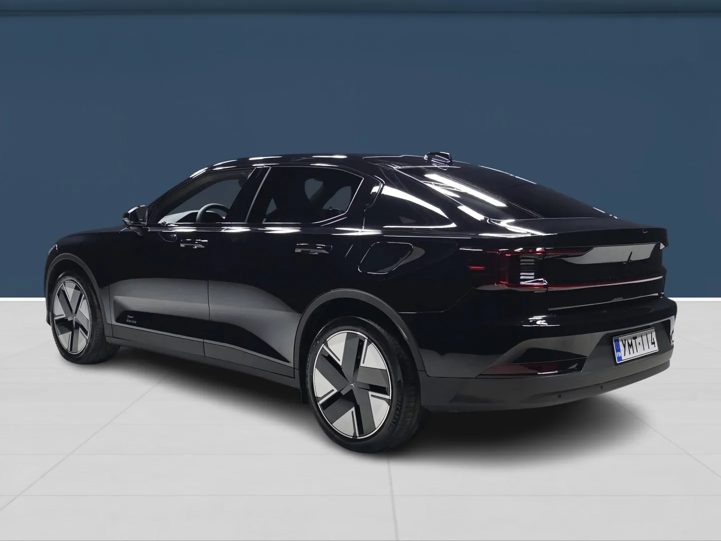 Autokuva 6 - YMT-114