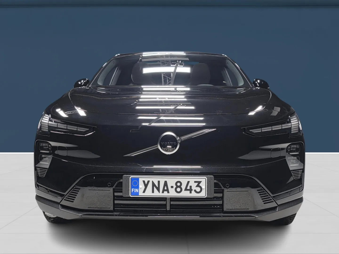 Autokuva 2 - YNA-843