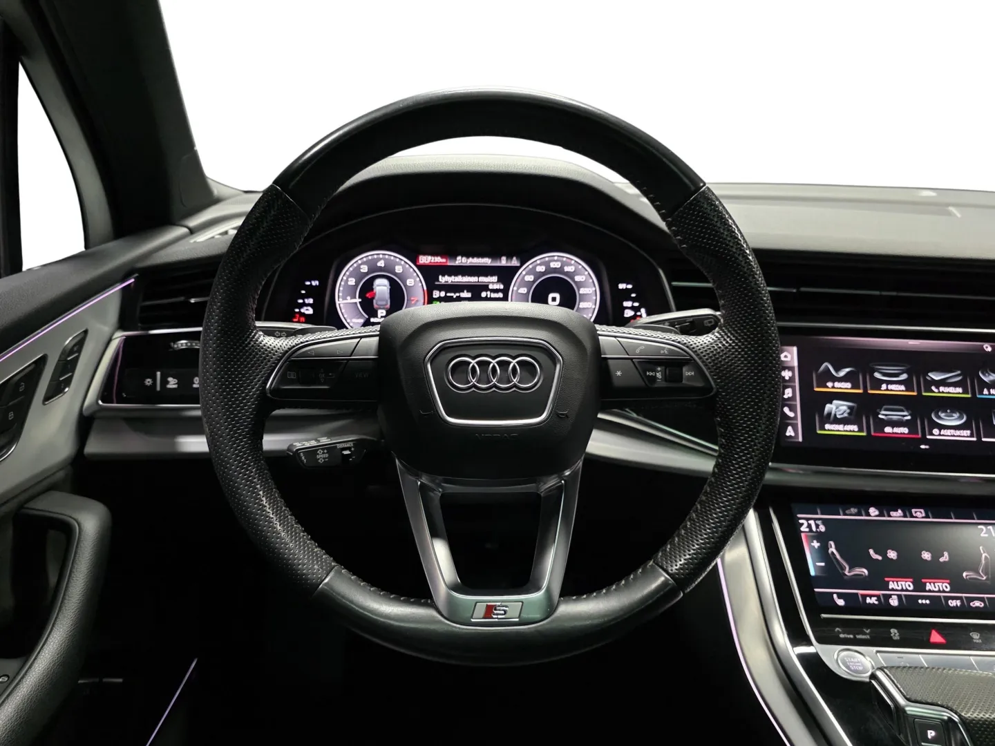 Autokuva 10 - YXI-695