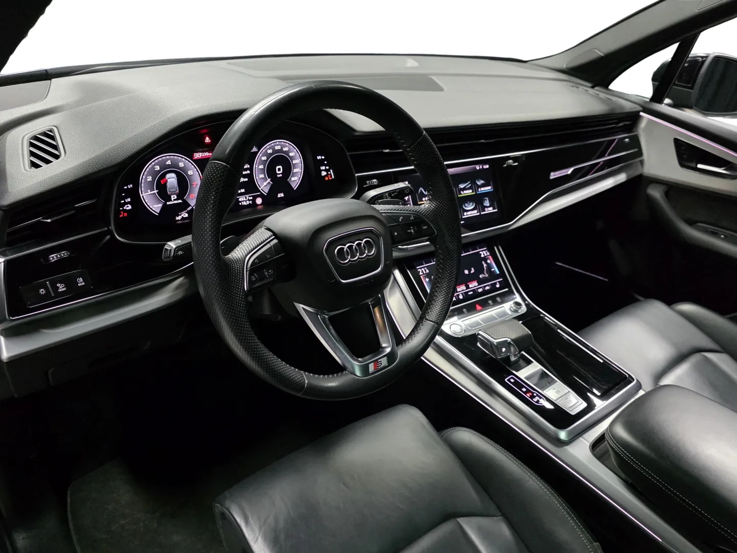 Autokuva 8 - YXI-695
