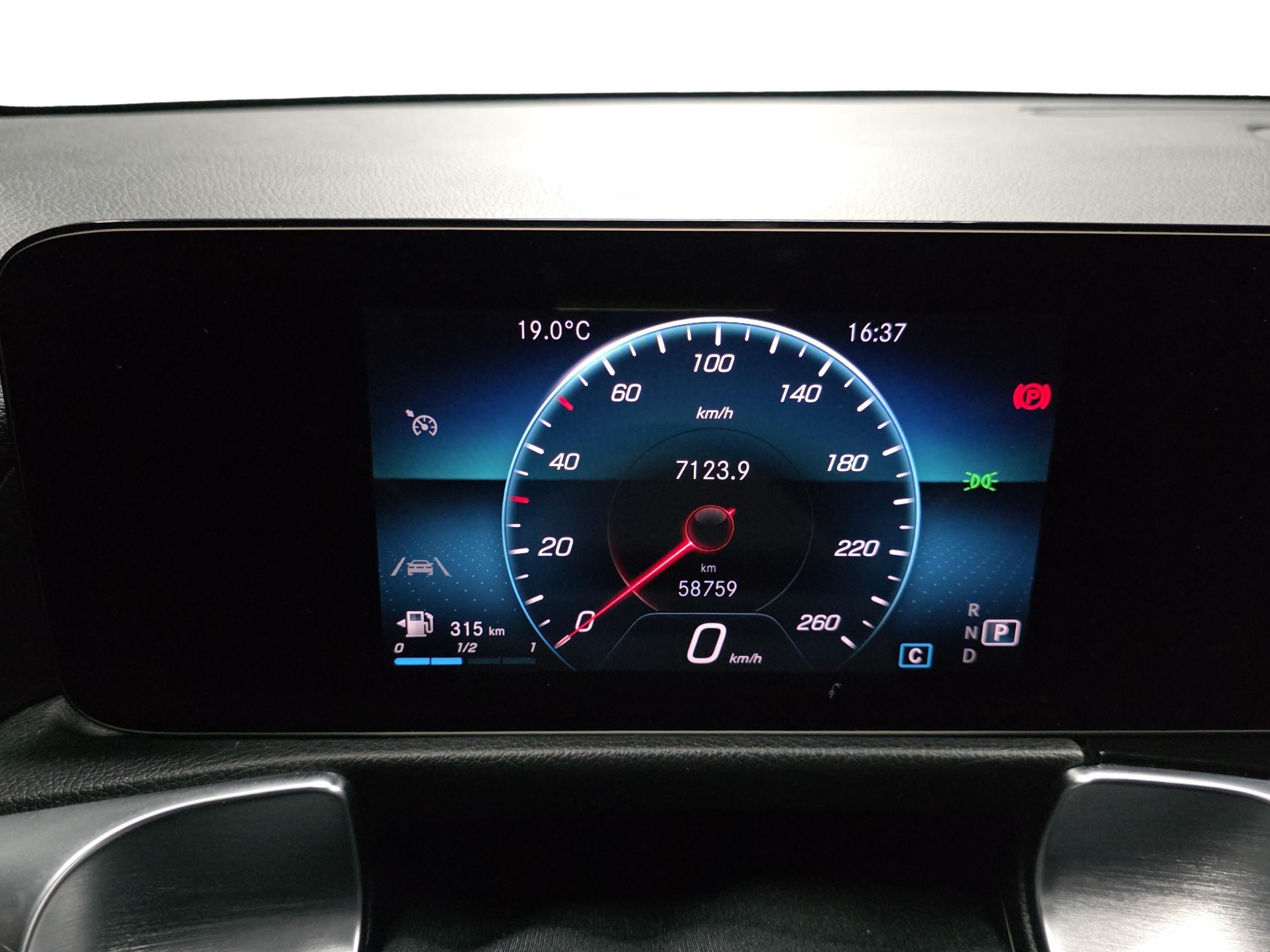 Mercedes-Benz GLB 2021, kuva 7/16