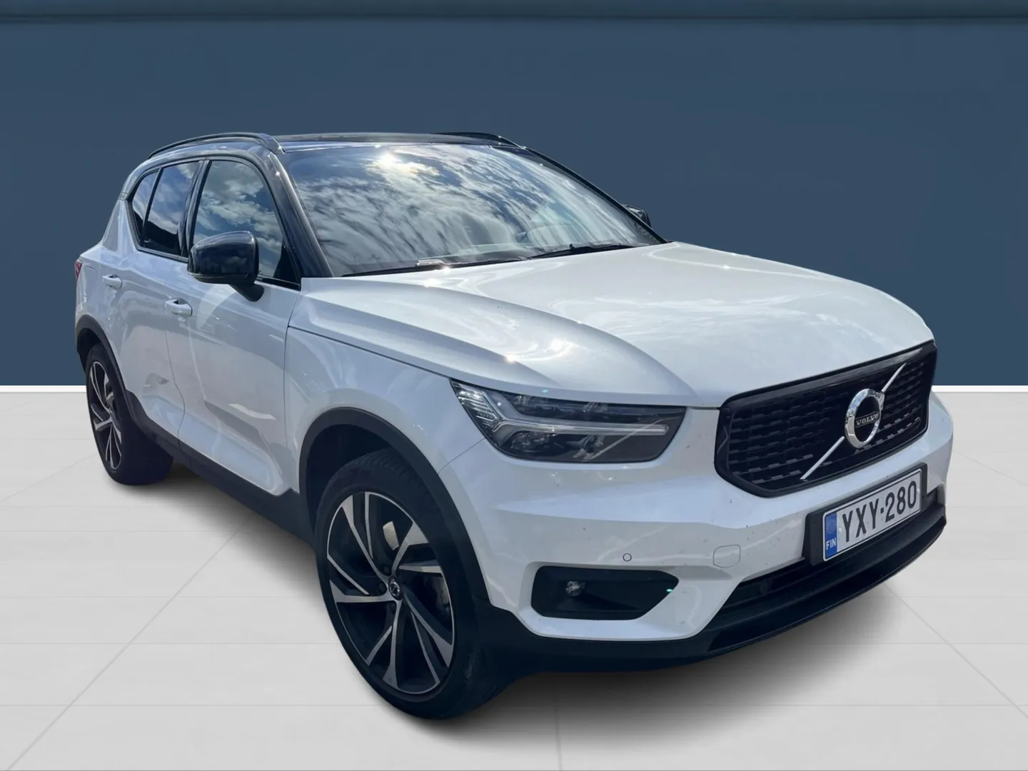 Autokuva 2 - YXY-280