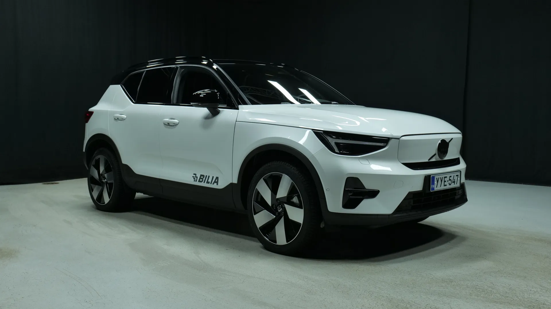 Autokuva 5 - YYE-547