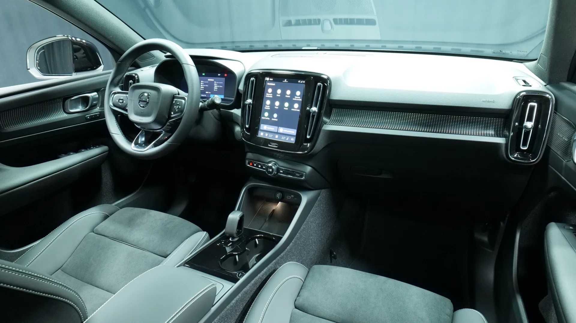 Autokuva 19 - YYE-547