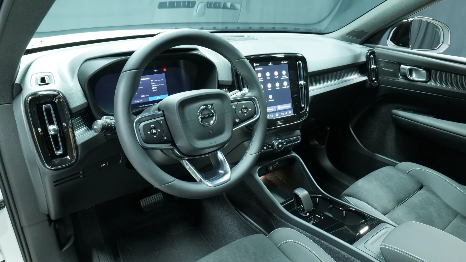 Autokuva 13 - YYE-547