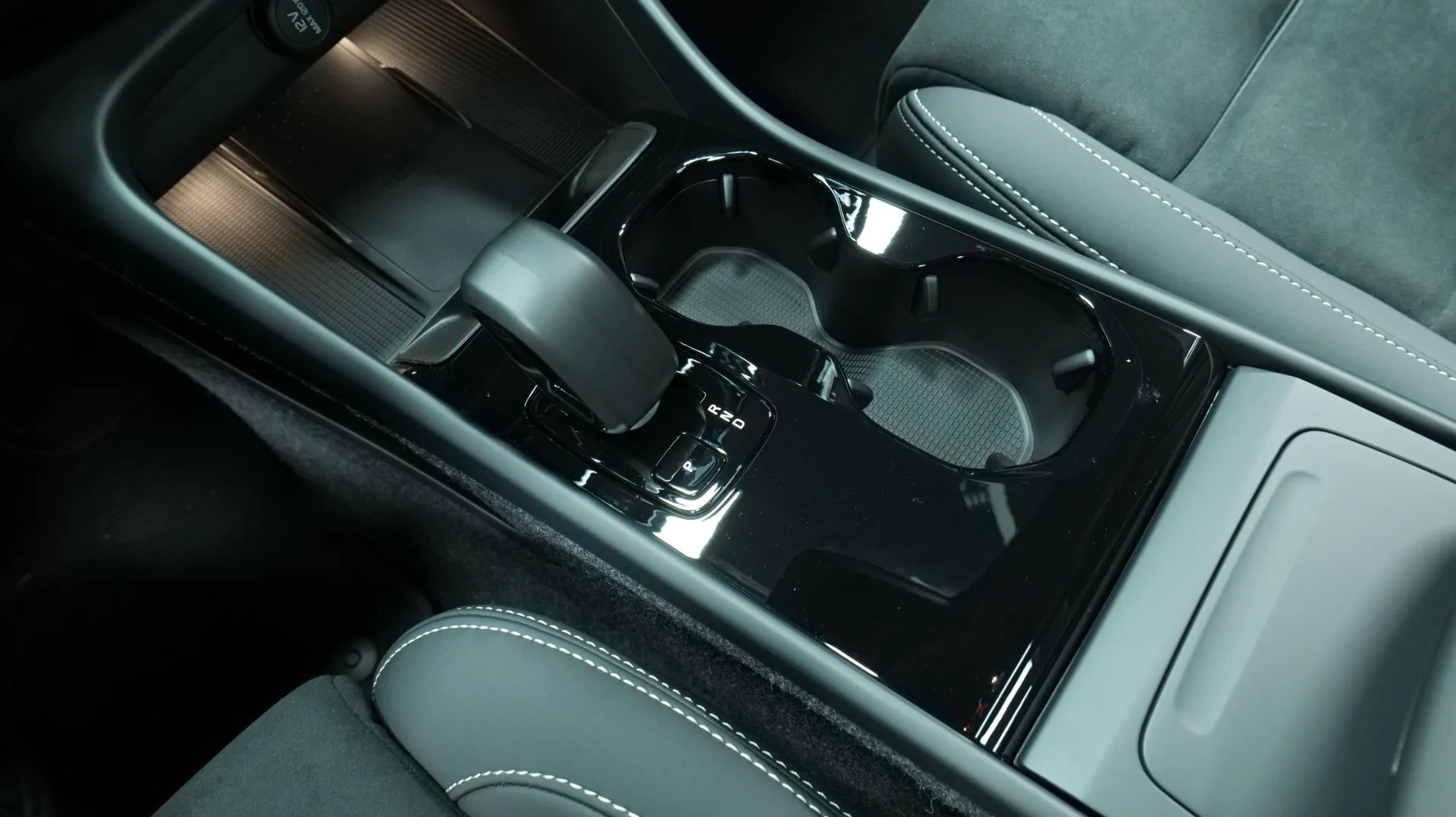 Autokuva 9 - YYE-547