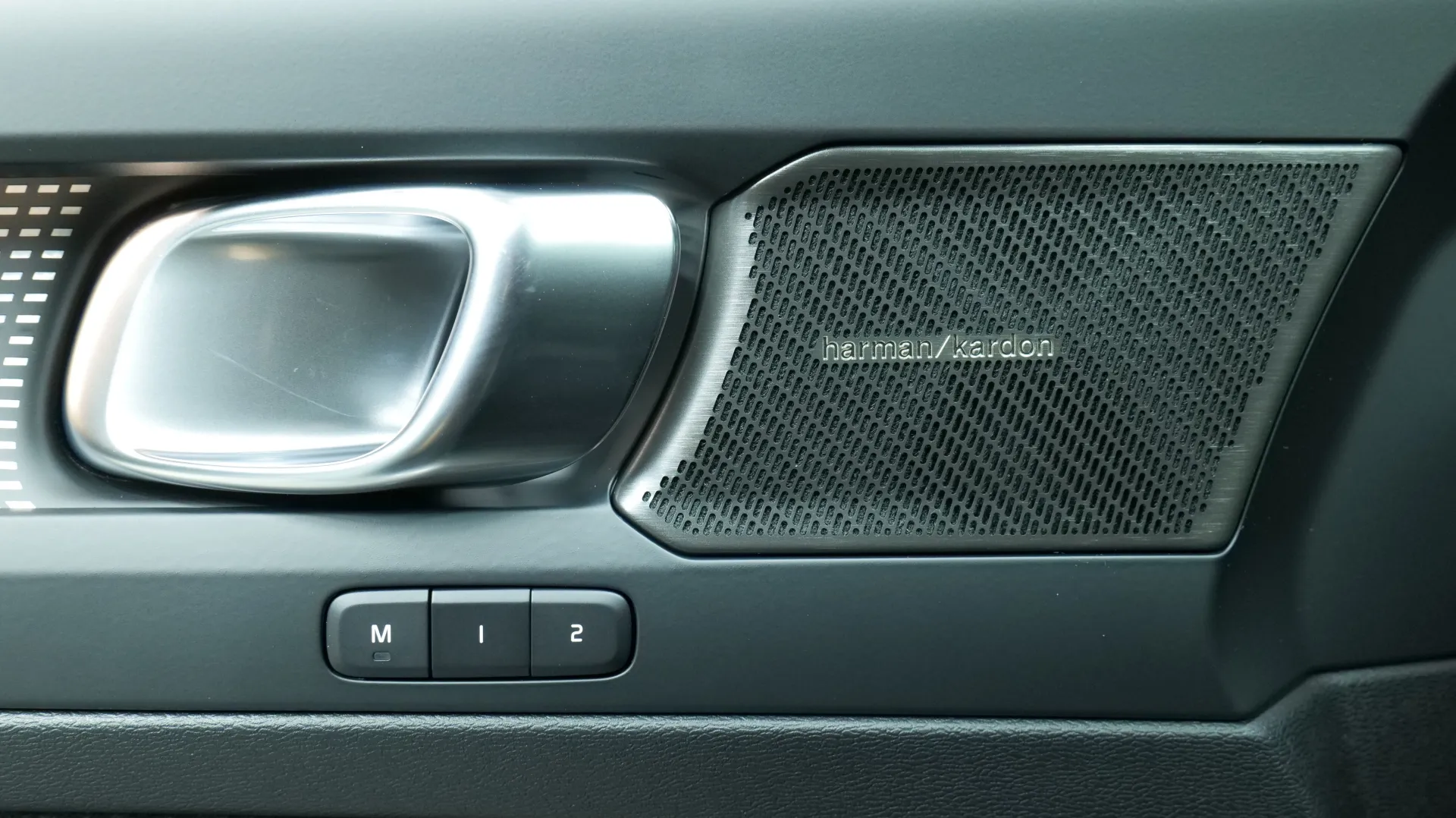 Autokuva 10 - YYE-547