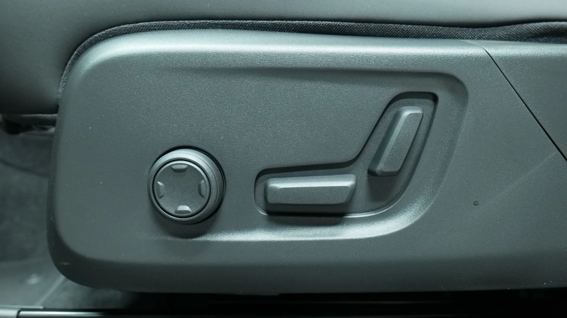 Autokuva 11 - YYE-547