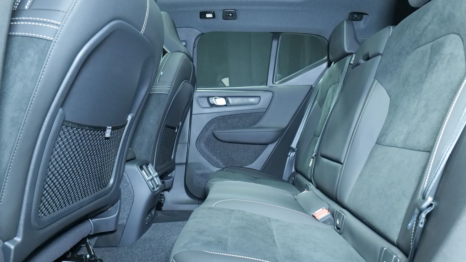 Autokuva 16 - YYE-547