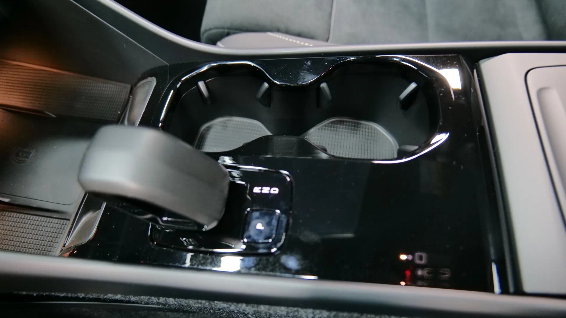 Autokuva 10 - YYE-555