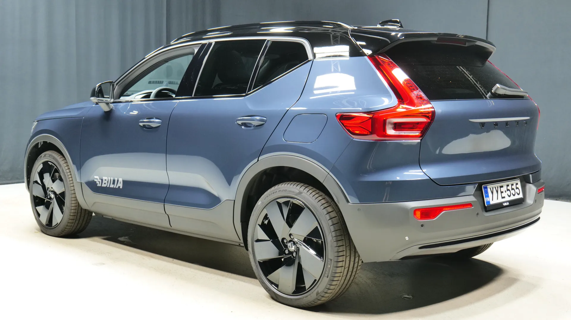 Autokuva 2 - YYE-555