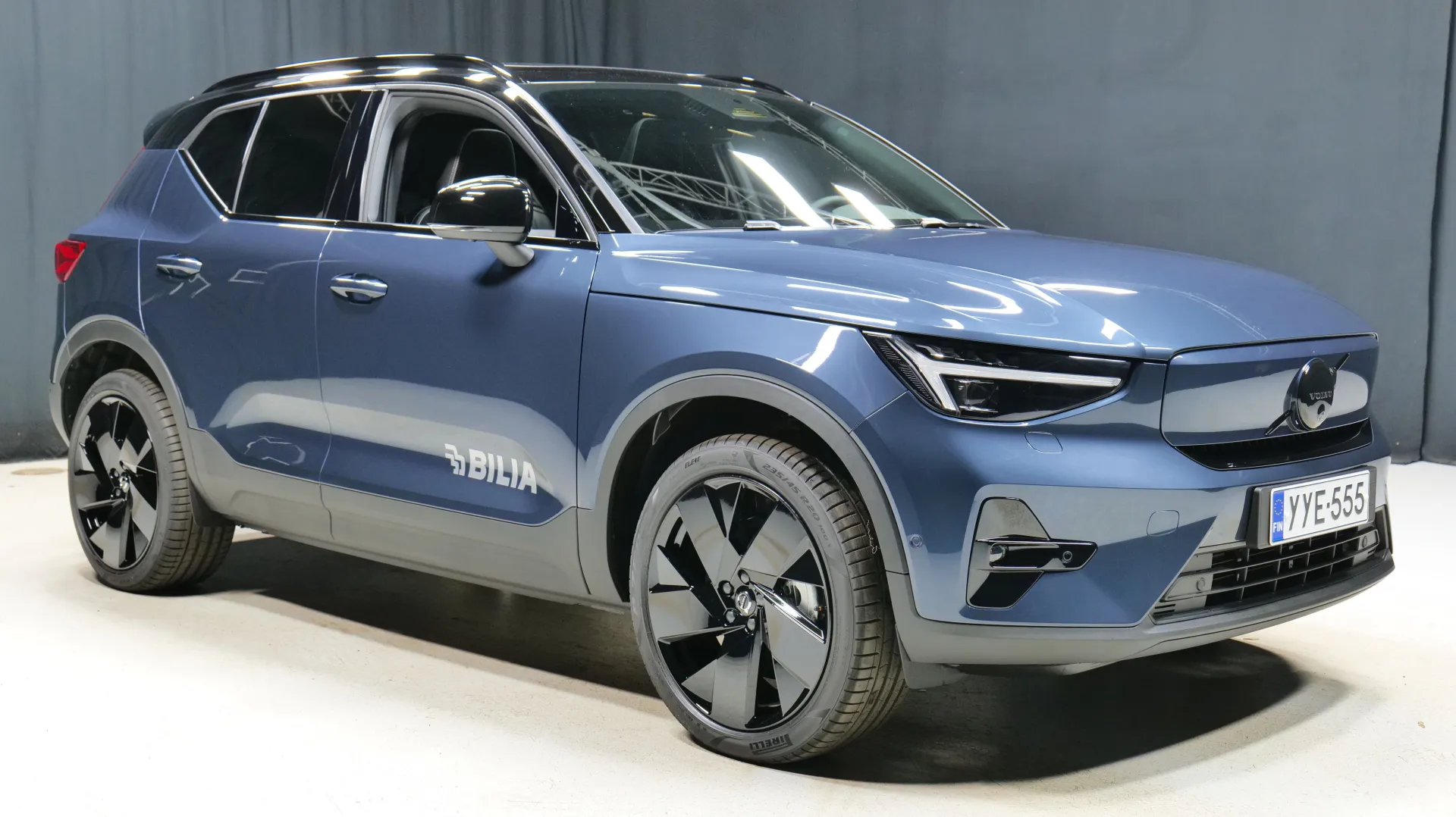 Autokuva 5 - YYE-555