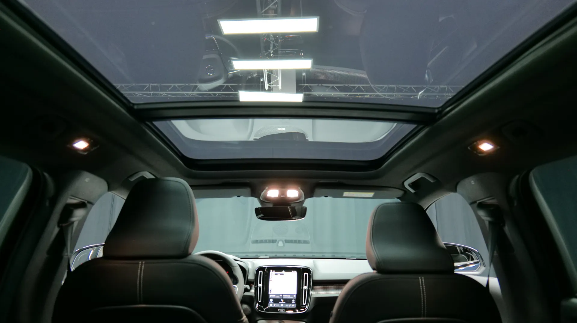 Autokuva 22 - YYE-555