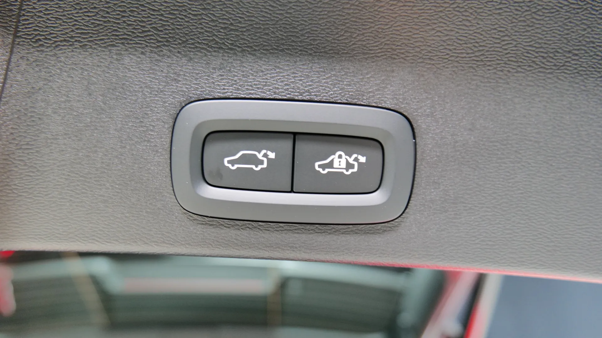 Autokuva 24 - YYE-555