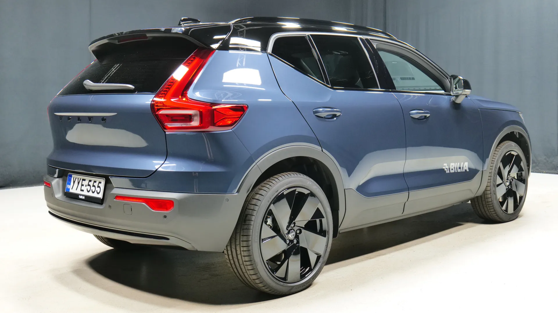 Autokuva 3 - YYE-555