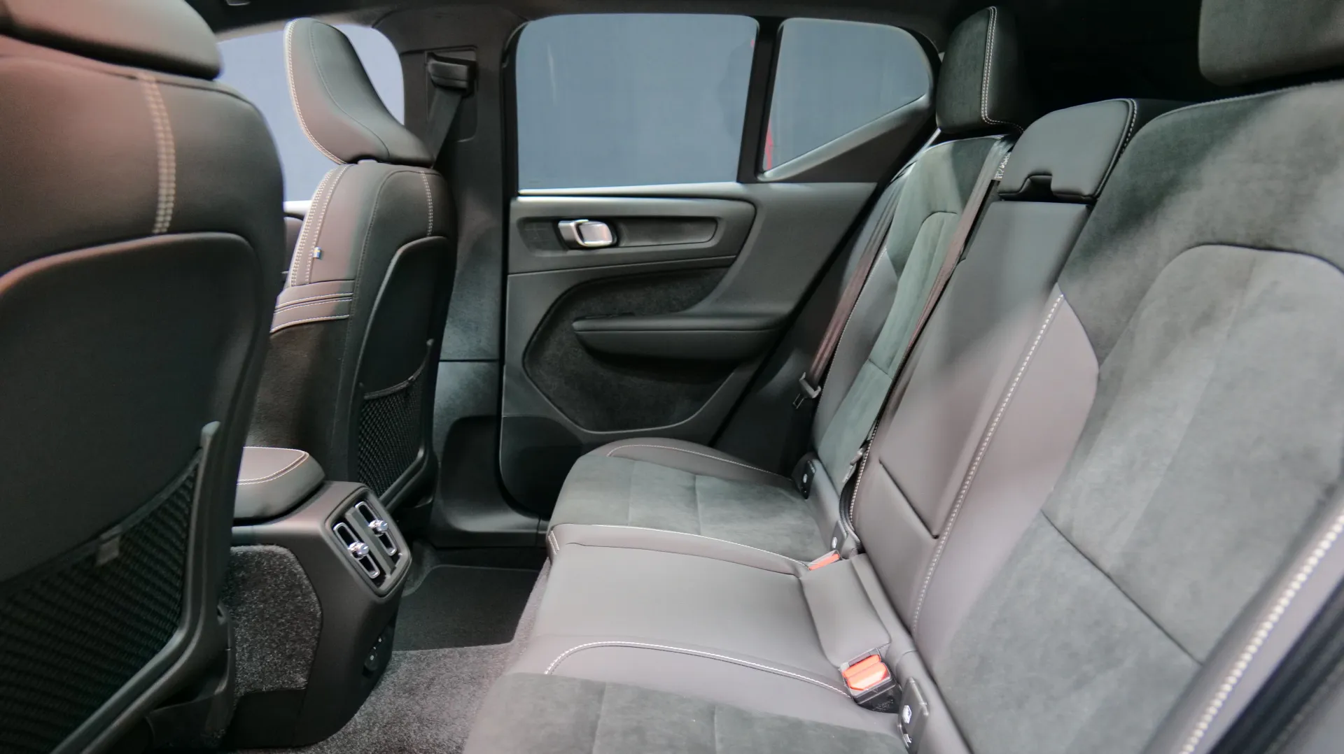 Autokuva 21 - YYE-555