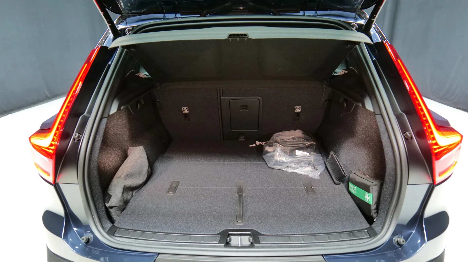 Autokuva 23 - YYE-555