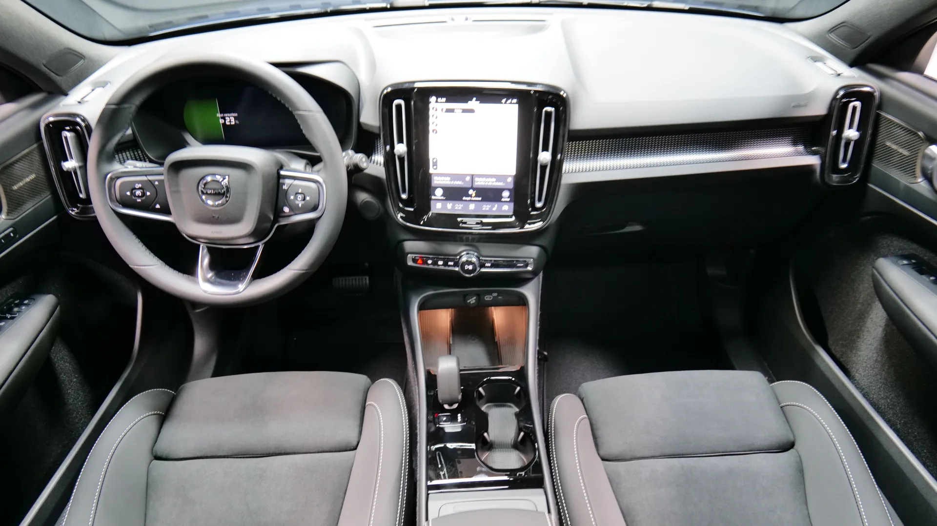 Autokuva 14 - YYE-555