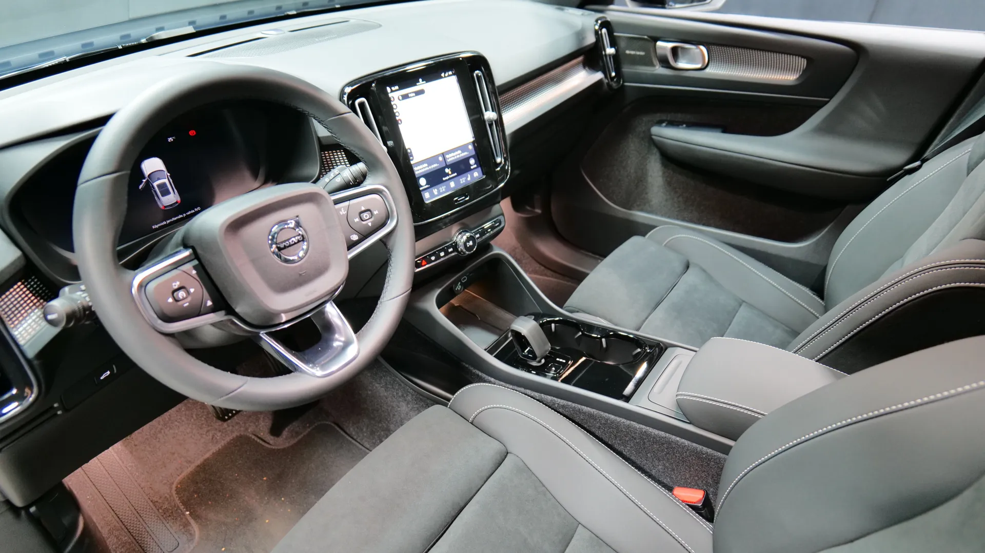 Autokuva 13 - YYE-555