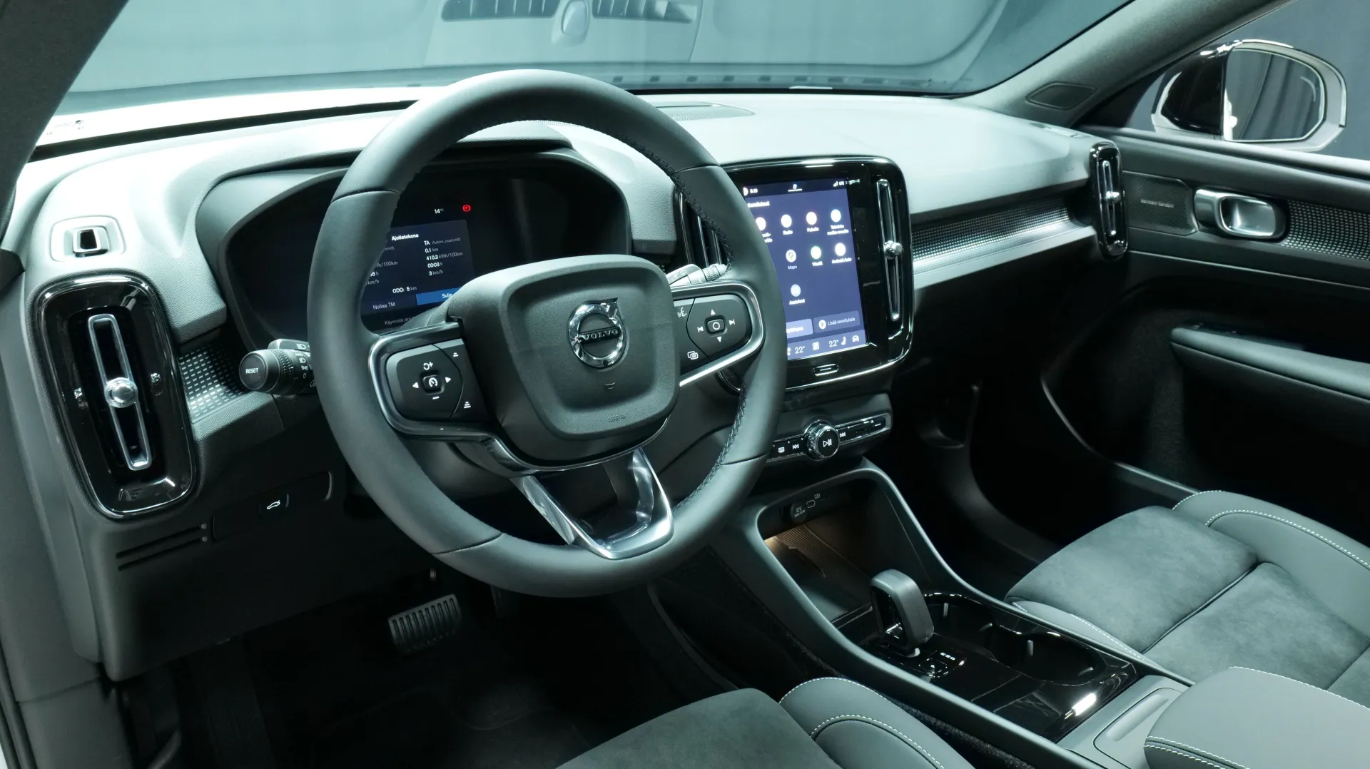 Autokuva 13 - YYE-895