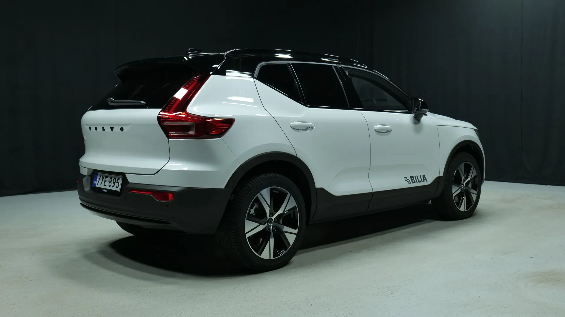 Autokuva 3 - YYE-895