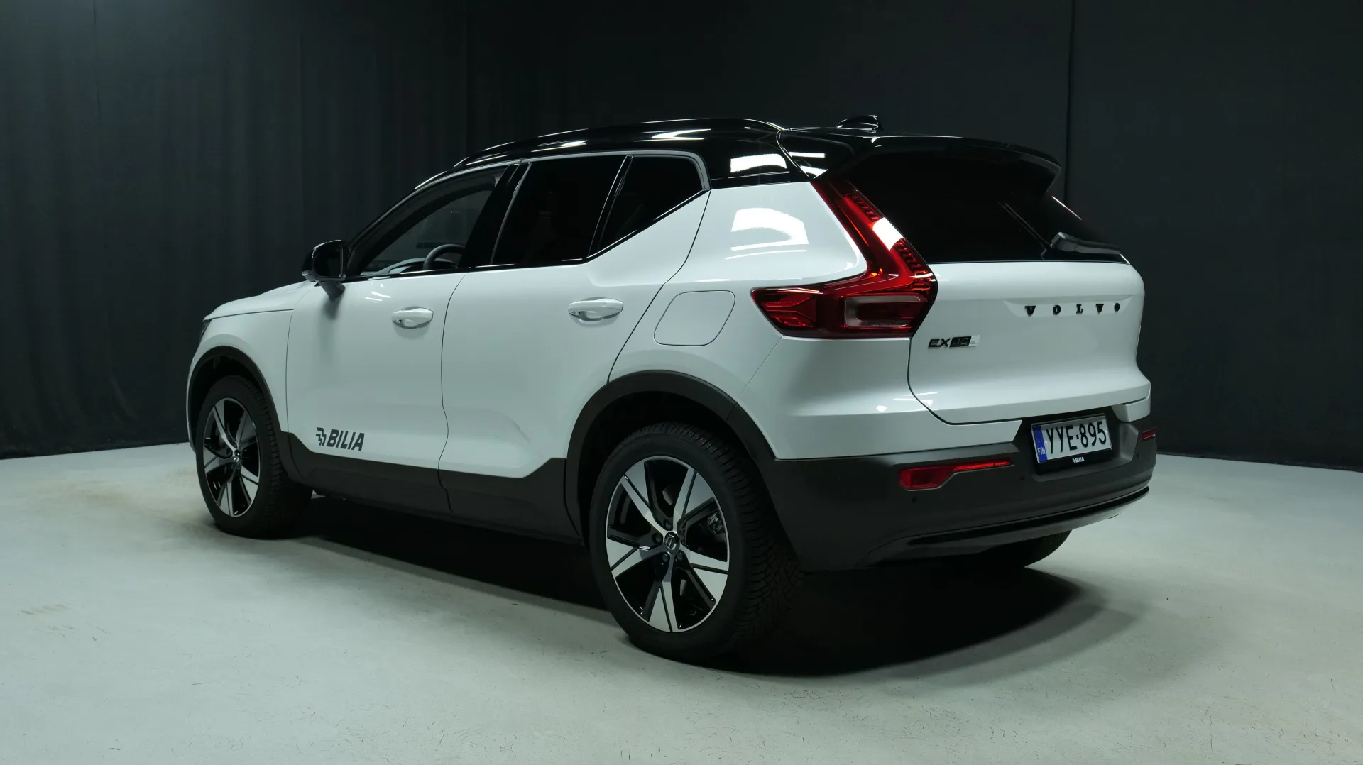 Autokuva 2 - YYE-895