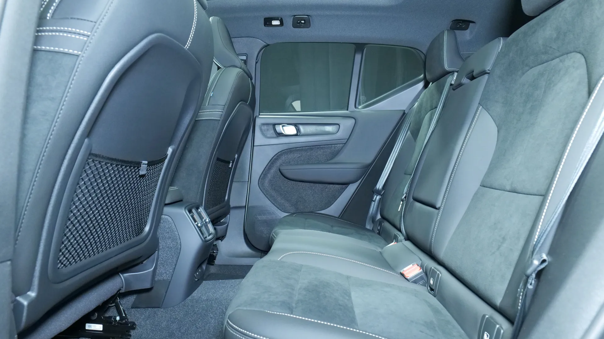 Autokuva 16 - YYE-895