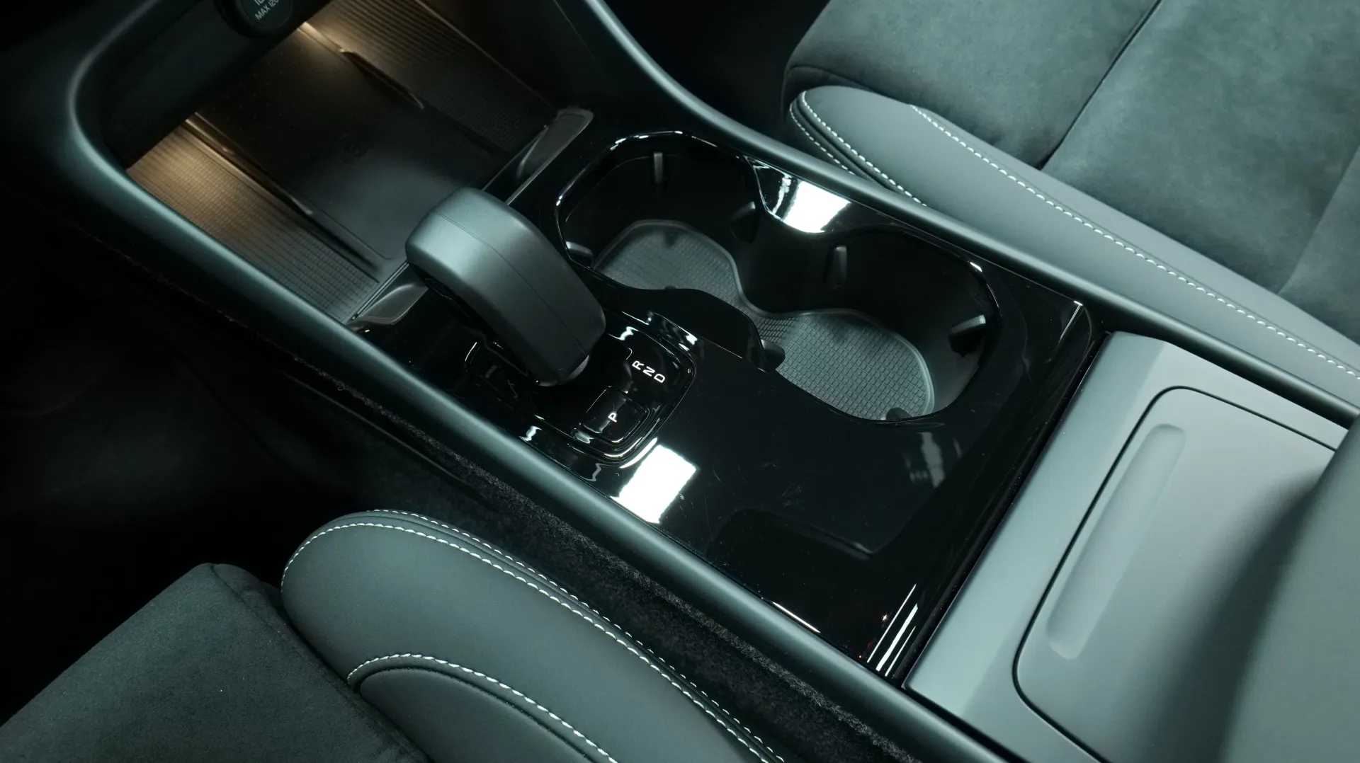 Autokuva 9 - YYE-895