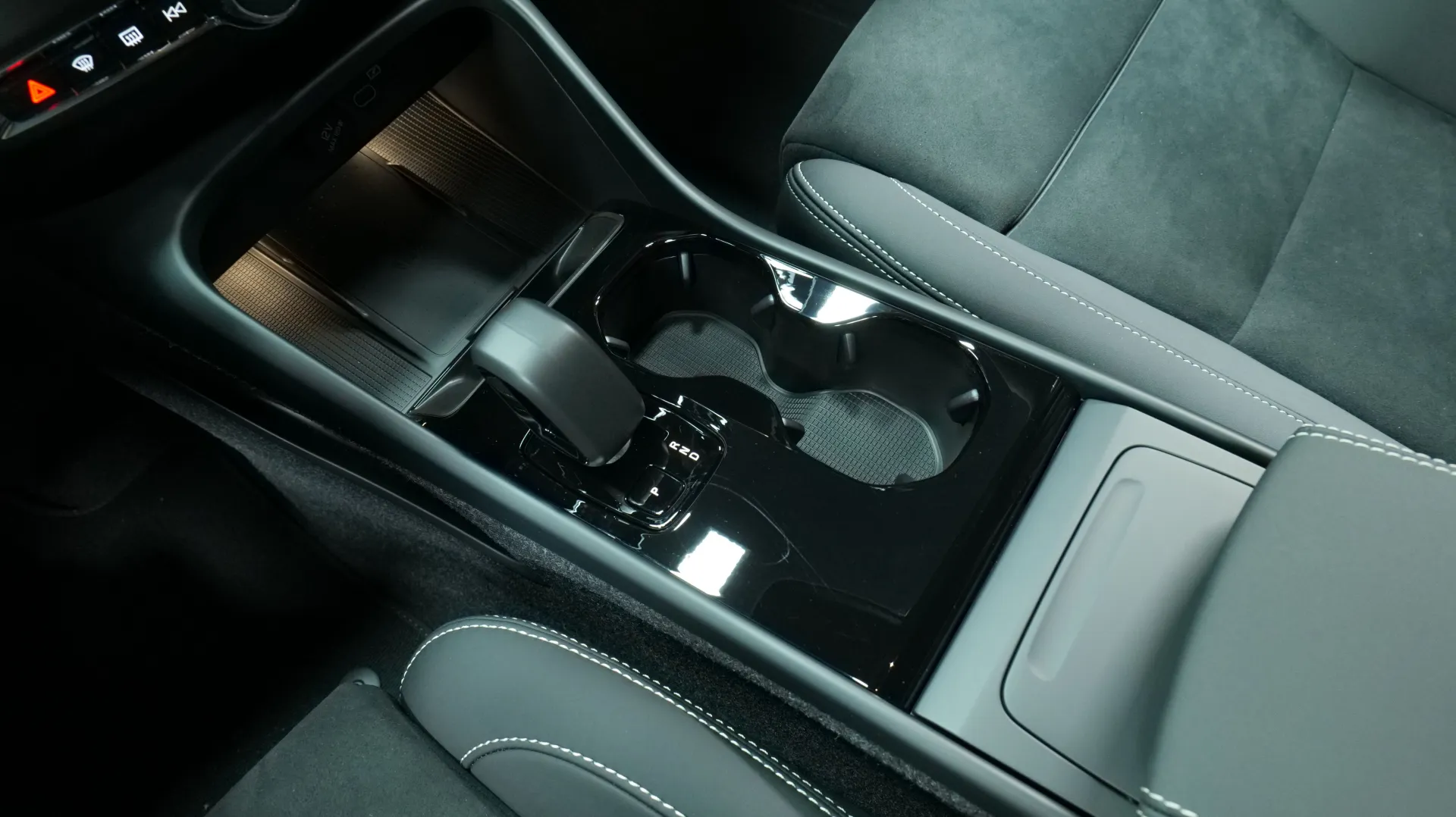 Autokuva 9 - YYE-922