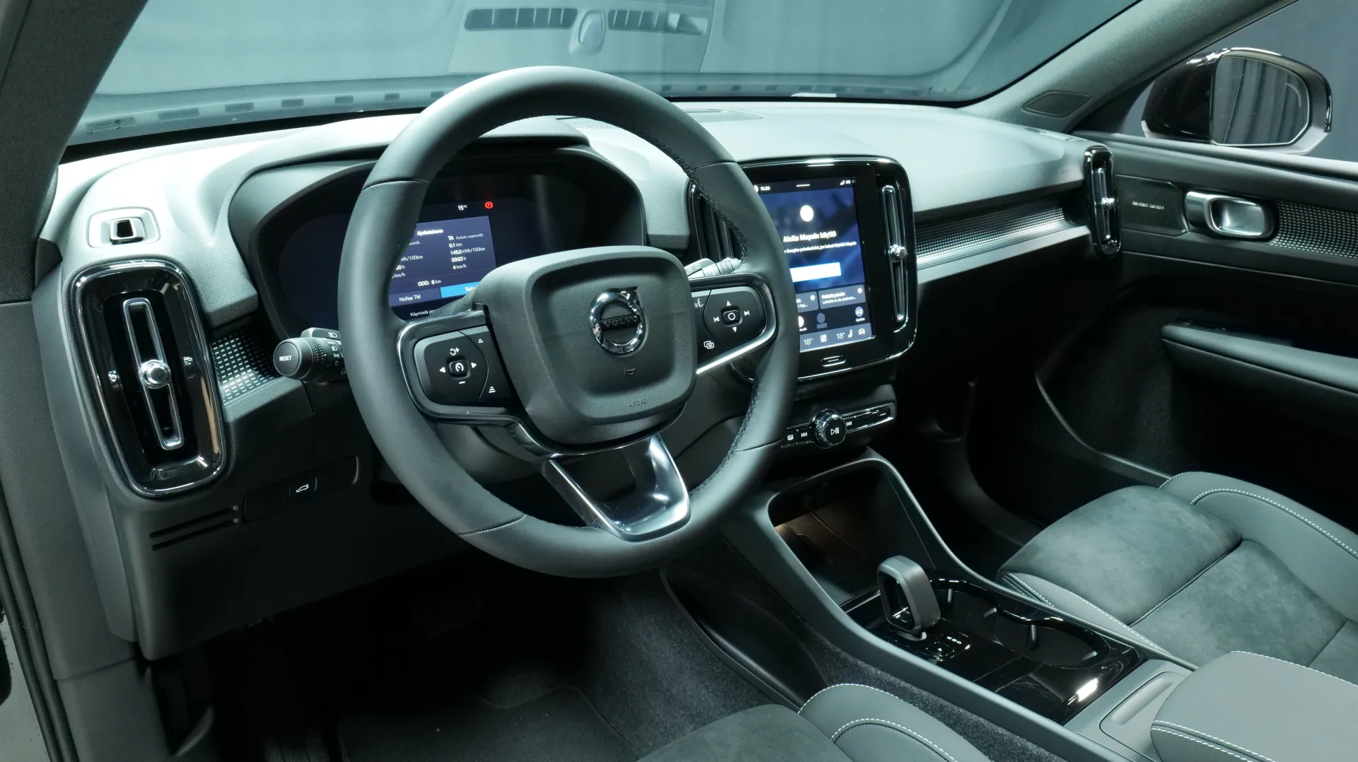 Autokuva 13 - YYE-922