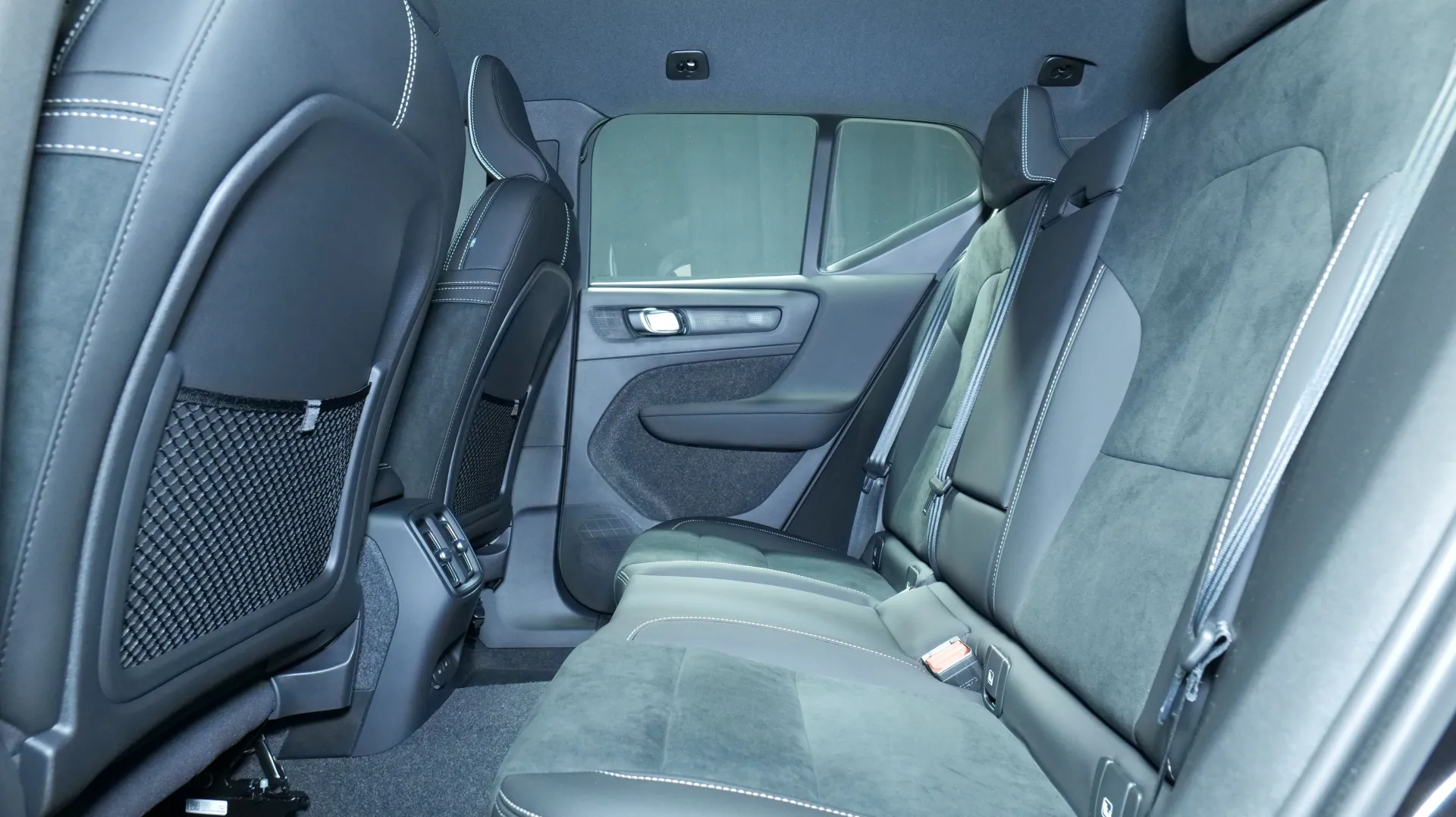 Autokuva 16 - YYE-922