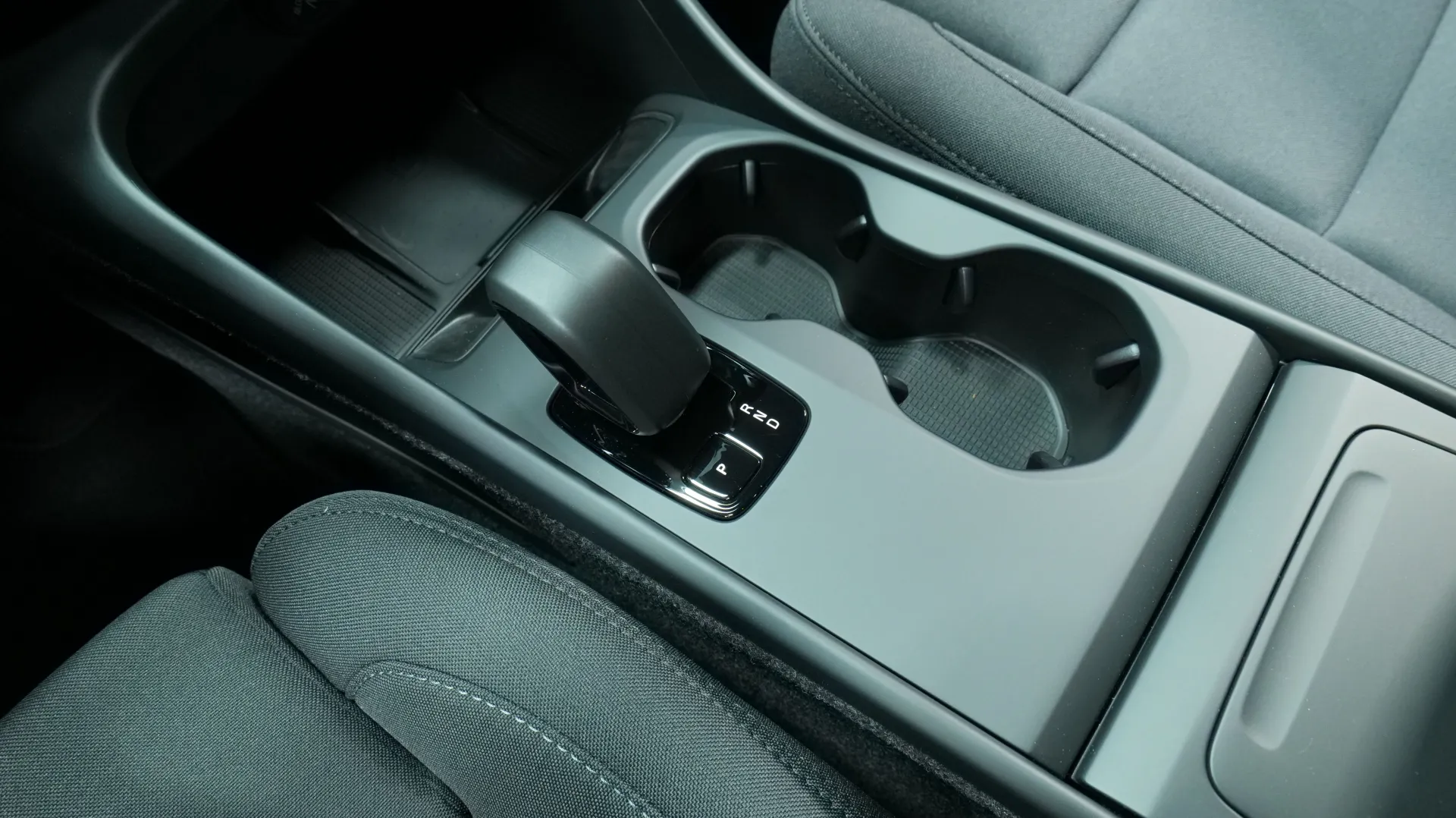 Autokuva 9 - YYE-938